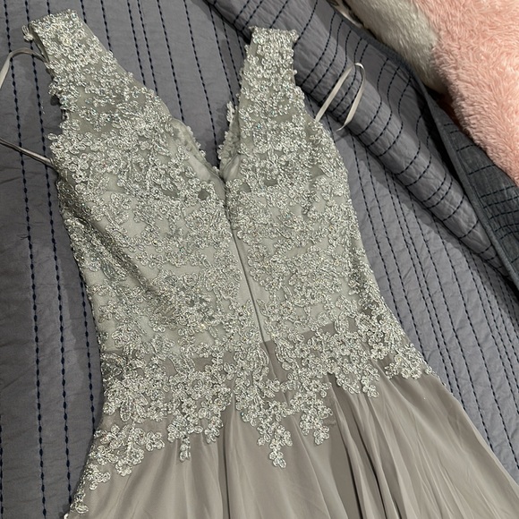 Dress - Picture 4 of 6